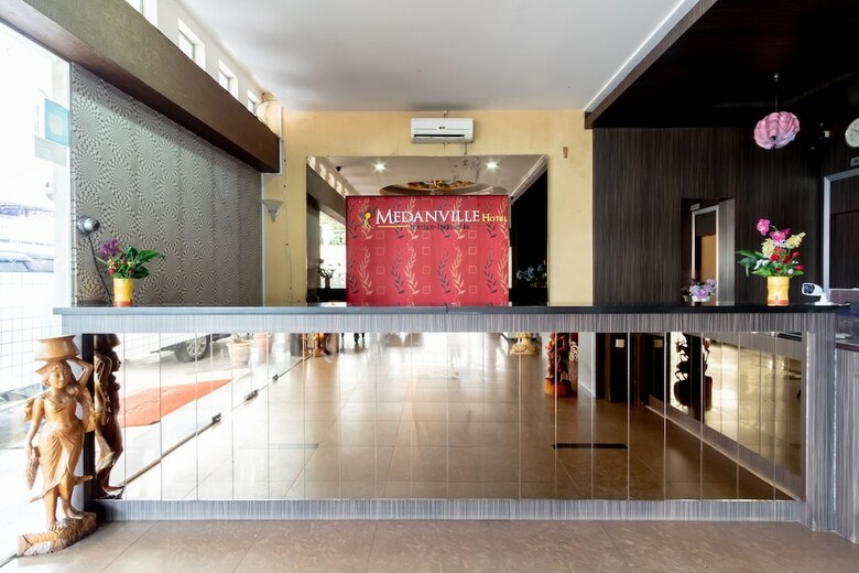 Hostal Capital O 2023 Medan Ville Hotel