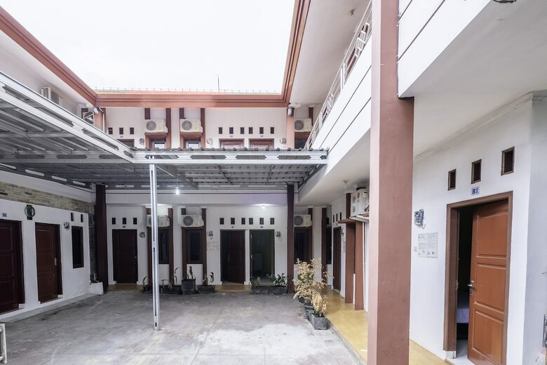 Hostal Spot On 1708 Homestay Anyelir Syariah