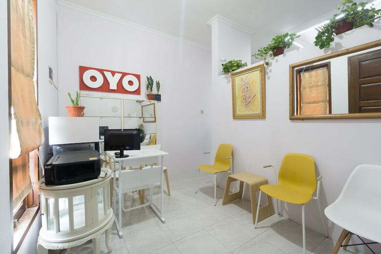 Hotel Oyo 1941 Aaa Residence Syariah