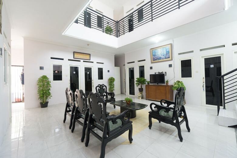 Hotel Oyo 1941 Aaa Residence Syariah