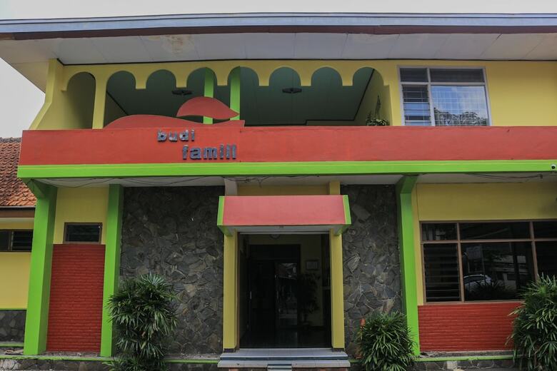 Hostal Spot On 1708 Hotel Budi Famili 1