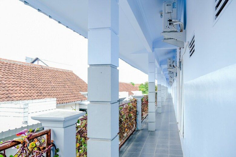 Hotel Oyo 1976 Omah Kost Family
