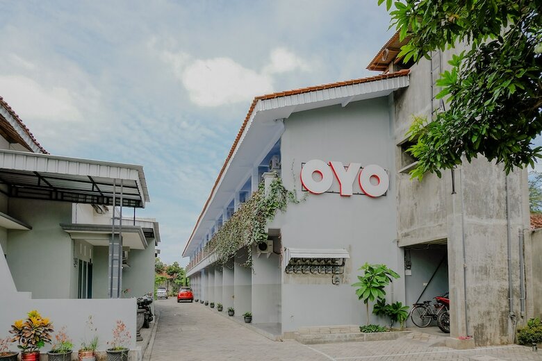 Hotel Oyo 1976 Omah Kost Family