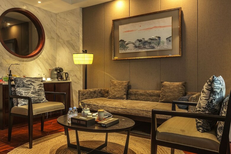 Hejing Chengshang Generations Hotel