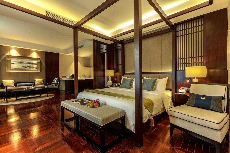 Hejing Chengshang Generations Hotel