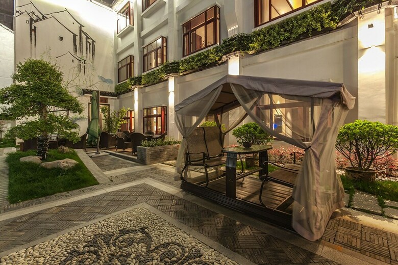 Hejing Chengshang Generations Hotel