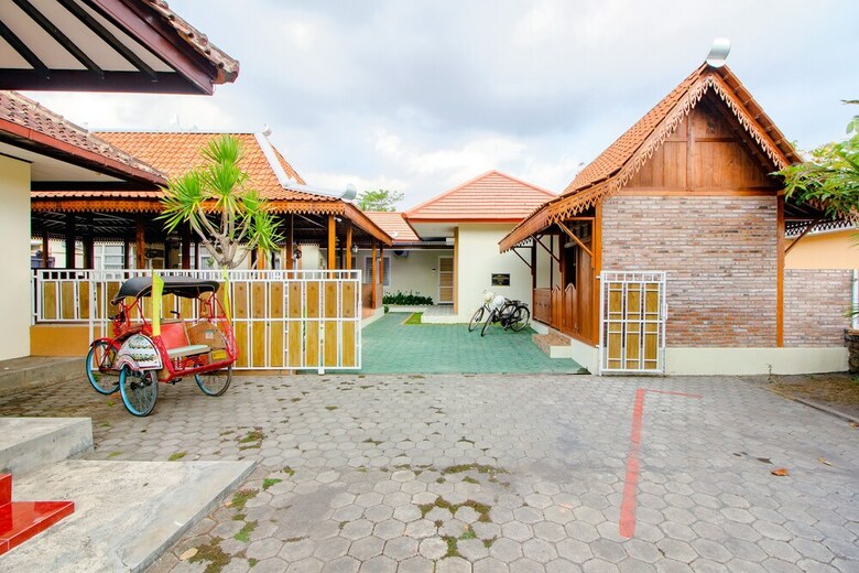 Hotel Oyo 2010 Dalem Jongke Homestay