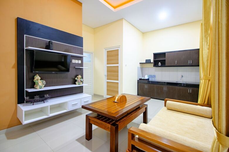 Hotel Oyo 2010 Dalem Jongke Homestay