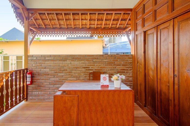 Hotel Oyo 2010 Dalem Jongke Homestay