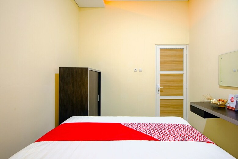 Hotel Oyo 2010 Dalem Jongke Homestay