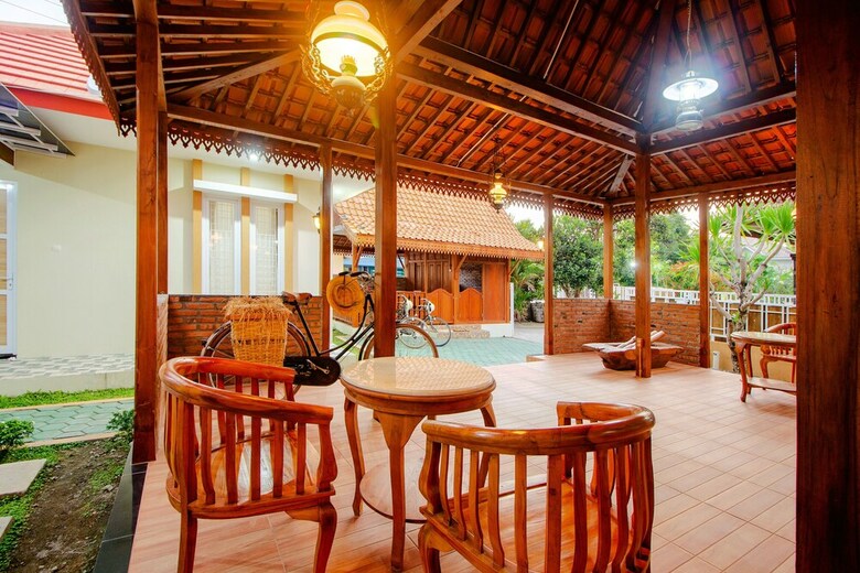 Hotel Oyo 2010 Dalem Jongke Homestay