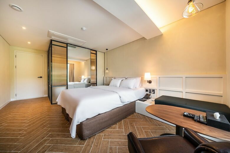 Hotel Moon