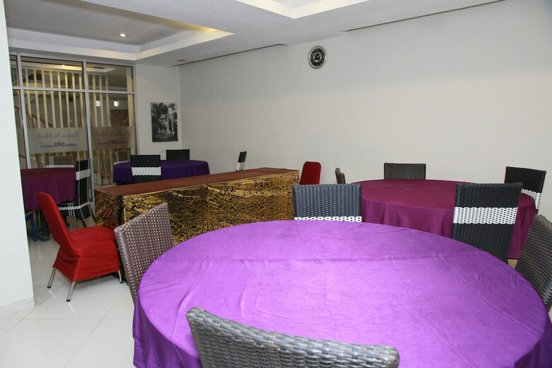 Oyo 1656 Parama Su Hotel