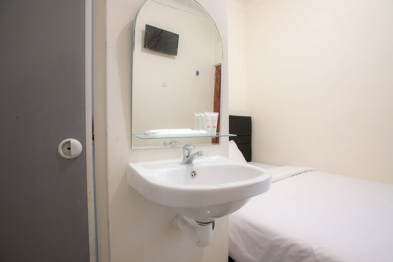 Hotel Oyo 1744 Midys