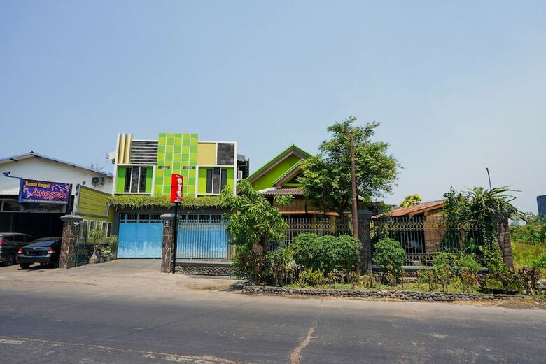 Hotel Oyo 1639 Penginapan Anggrek Syariah 1