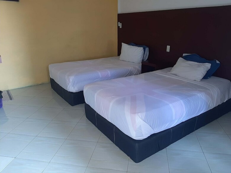 Oyo 1698 Hotel Juma Eluk