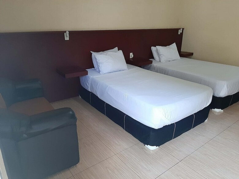 Oyo 1698 Hotel Juma Eluk