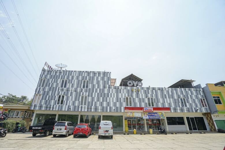 Hostal Oyo 1727 Hotel 929