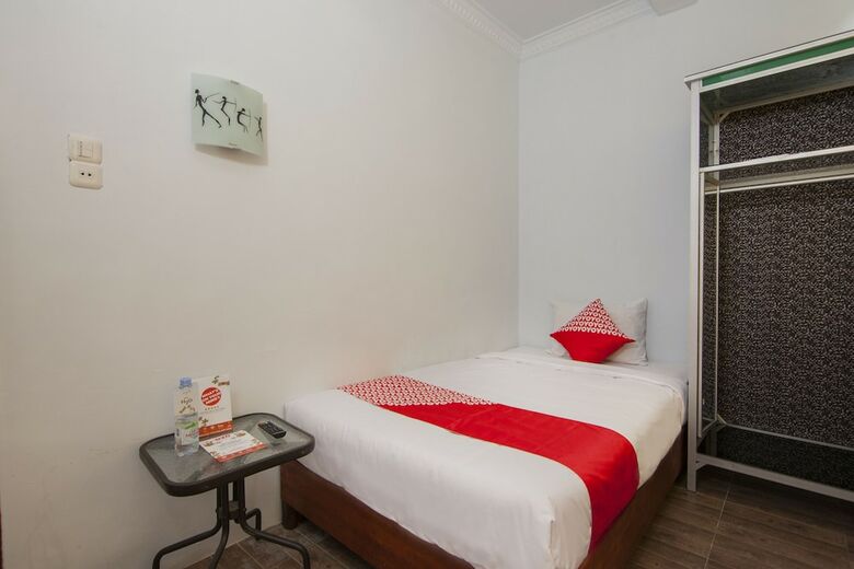 Hostal Oyo 1543 Sibayak Ncole