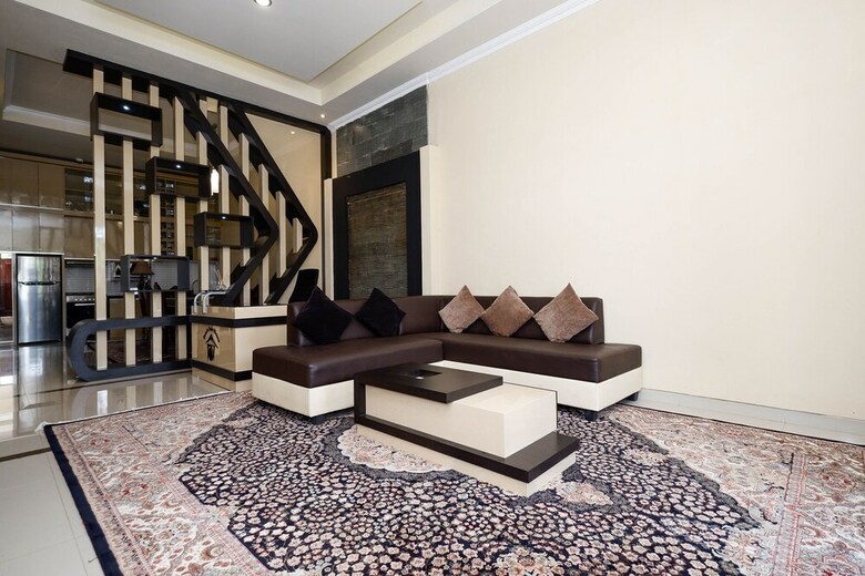 Hostal Oyo 1523 Erna's House Solo
