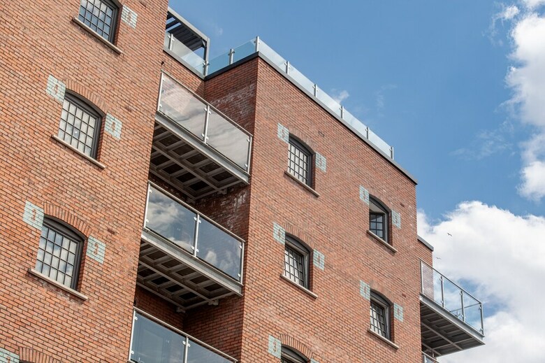 Stylish Warehouse Apartment In Central Cardiff