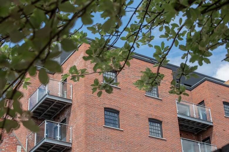 Stylish Warehouse Apartment In Central Cardiff