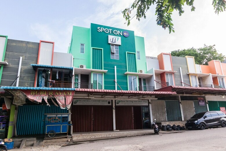 Hostal Oyo 1917 Mamora Homestay