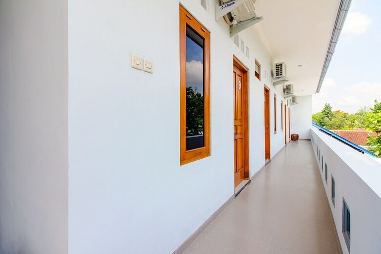 Hotel Oyo 2217 Permana Guesthouse Syariah