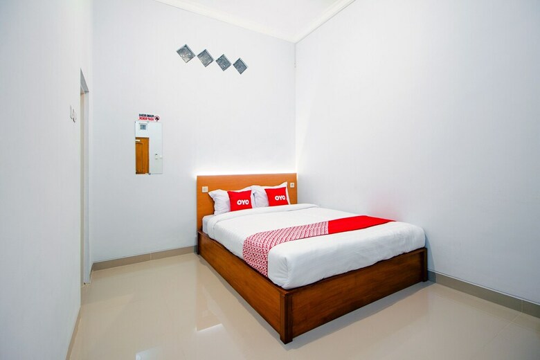 Hotel Oyo 2217 Permana Guesthouse Syariah