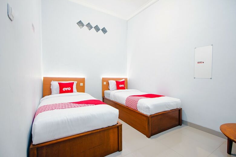 Hotel Oyo 2217 Permana Guesthouse Syariah