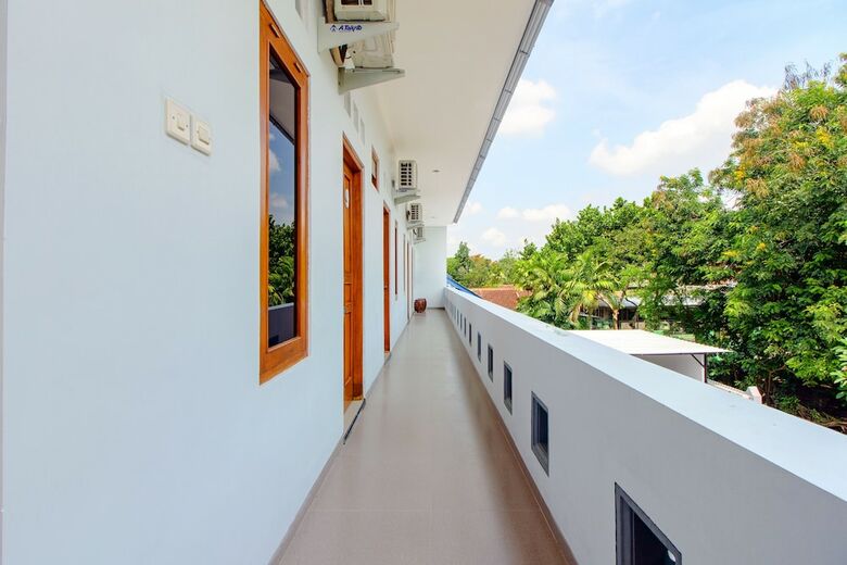 Hotel Oyo 2217 Permana Guesthouse Syariah