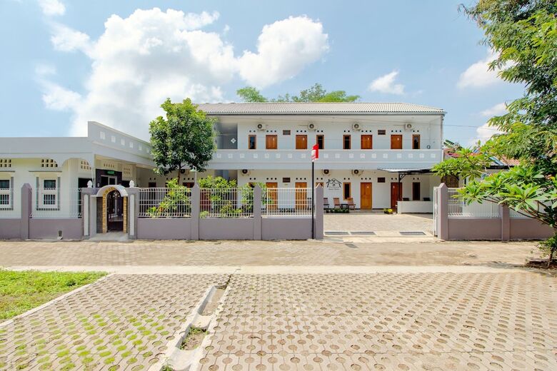 Hotel Oyo 2217 Permana Guesthouse Syariah
