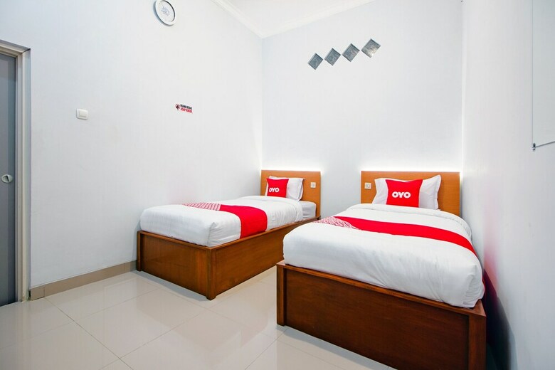 Hotel Oyo 2217 Permana Guesthouse Syariah