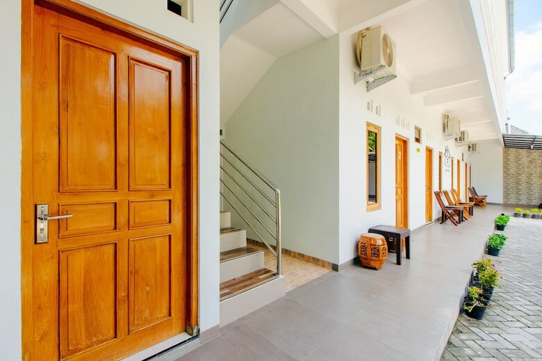 Hotel Oyo 2217 Permana Guesthouse Syariah