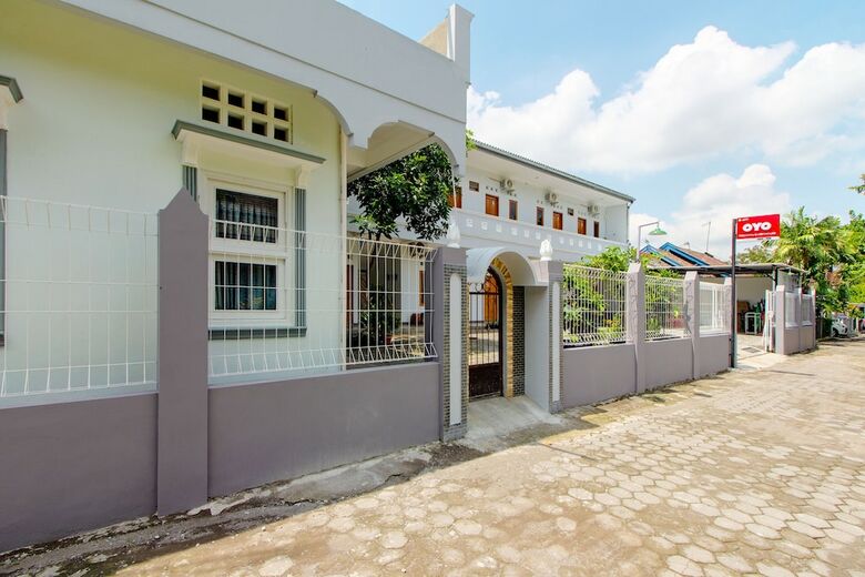 Hotel Oyo 2217 Permana Guesthouse Syariah