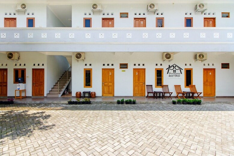 Hotel Oyo 2217 Permana Guesthouse Syariah