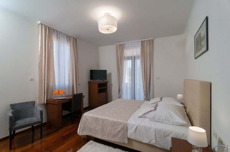 Hotel Luxury Rooms Near The Beach 1