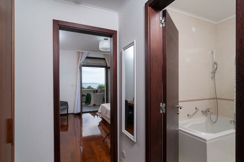 Hotel Luxury Rooms Near The Beach 1