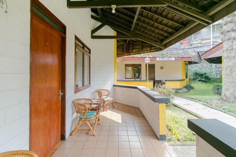 Oyo 1996 Koneng Hotel