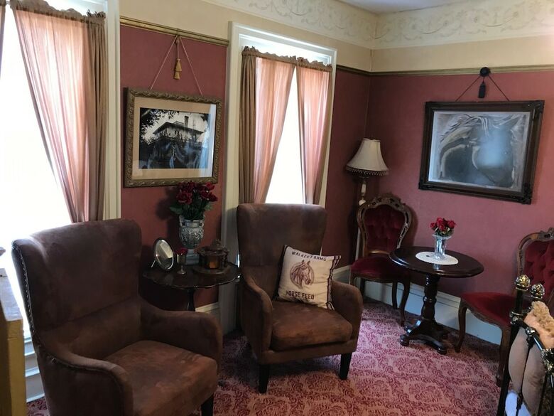 Bed & Breakfast Iron Amethyst Inn