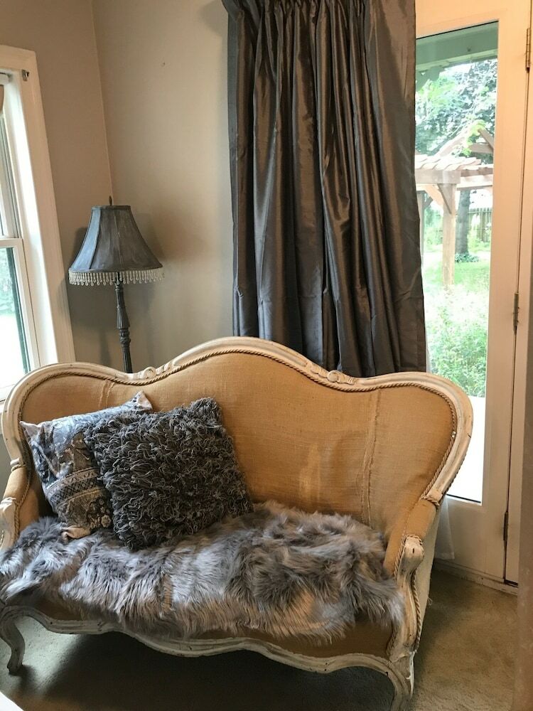 Bed & Breakfast Iron Amethyst Inn