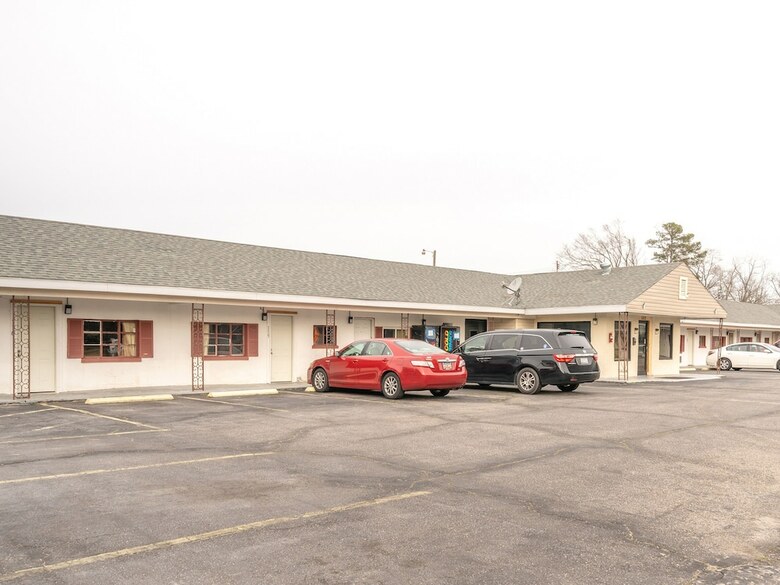 Oyo Hotel Rowland I-95