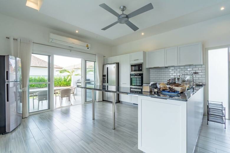 Tropical 3 Bedrooms Pool Villa Mp75