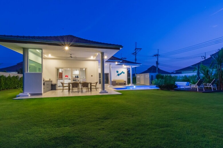 Tropical 3 Bedrooms Pool Villa Mp75