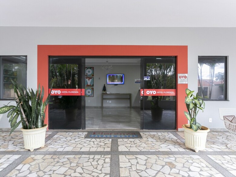 Oyo Florenza Palace Hotel