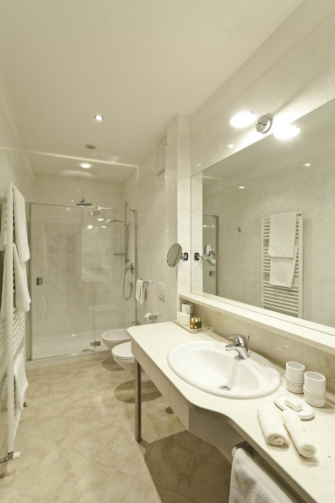 Hotel Villa Eden - The Leading Park Retreat