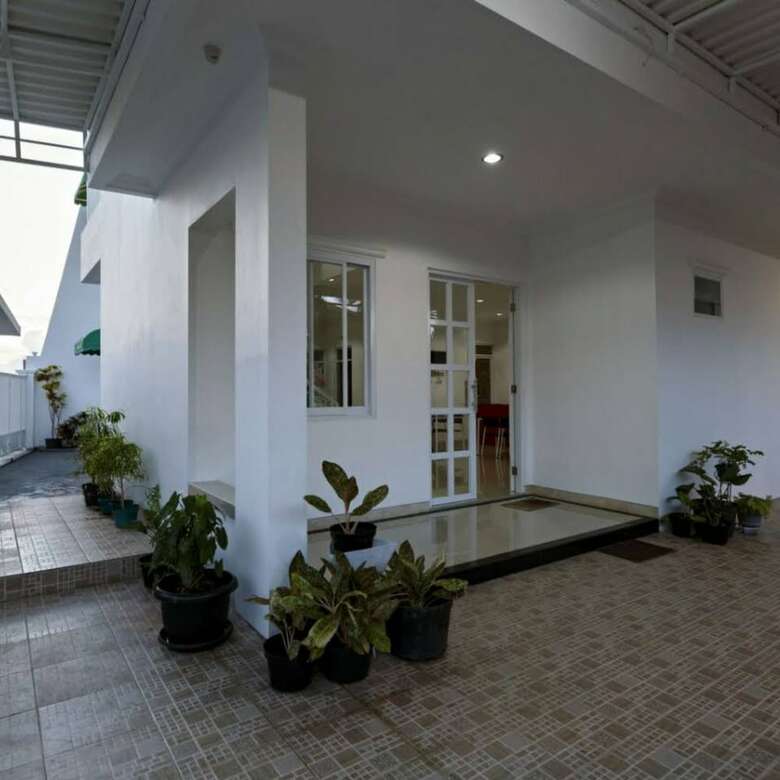 Hotel Flory's Homestay