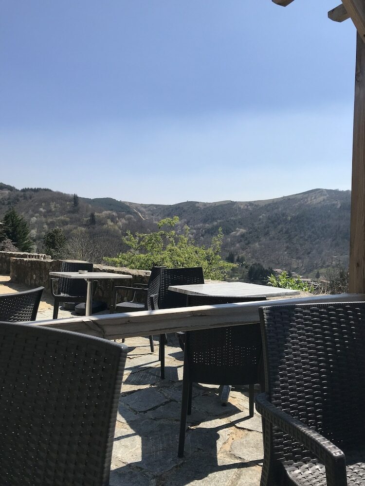 L'oustal Des Bancs