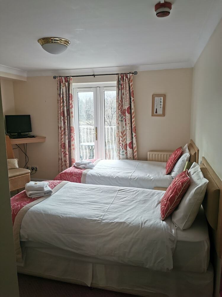 Llanwenarth Hotel & Riverside Restaurant