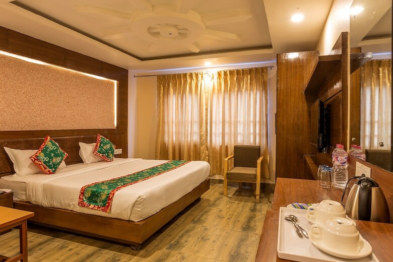 Hotel Yellow Pagoda